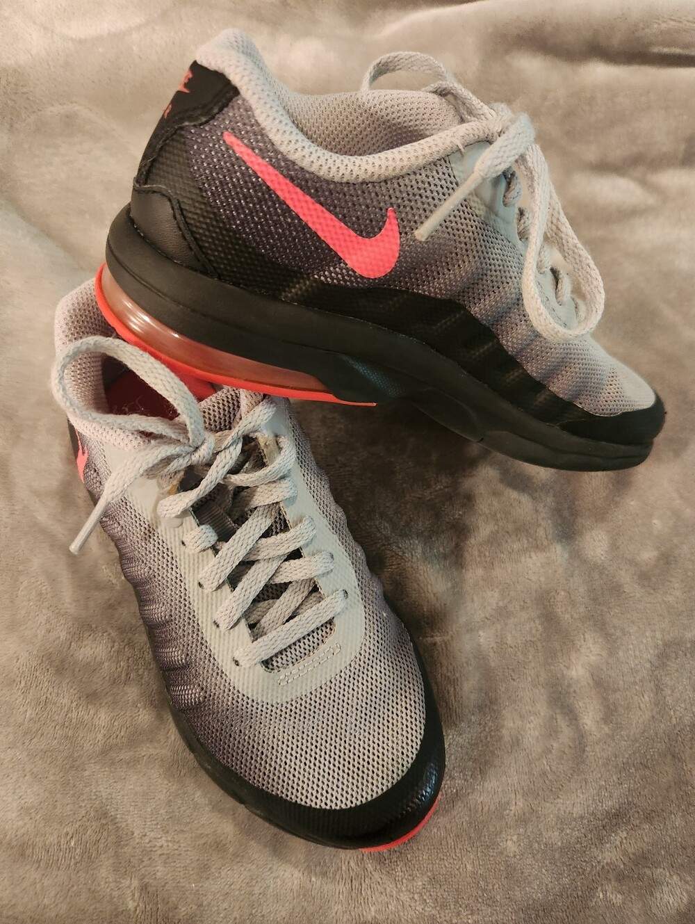 Nike Kid's Gray and Pink Athletic Training Sneakers, Size 12C